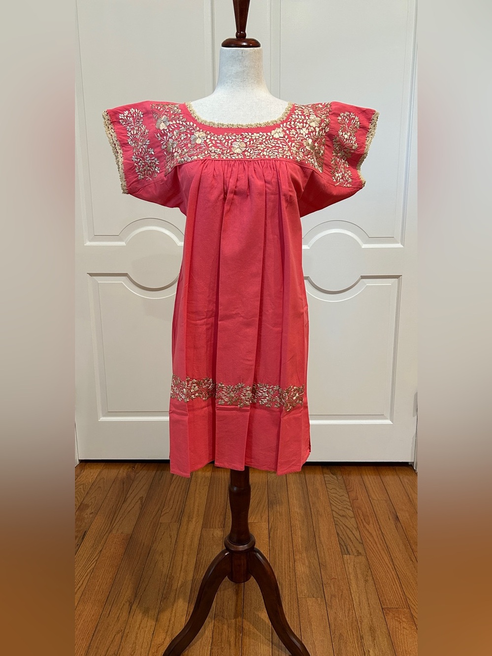 Sandra Midi Dress, Oaxaca Mexican dress. hand Embroidered. Silk Threads.